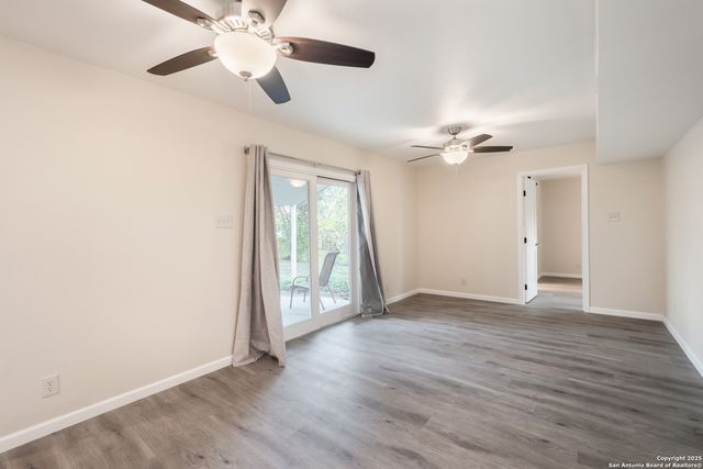 127 Dartmoor St, San Antonio, TX 78227