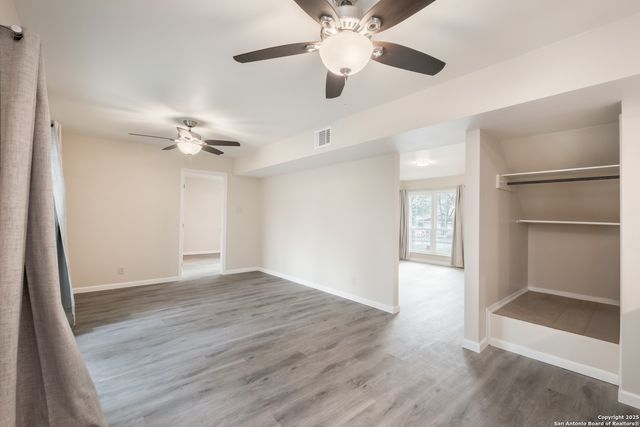 127 Dartmoor St, San Antonio, TX 78227