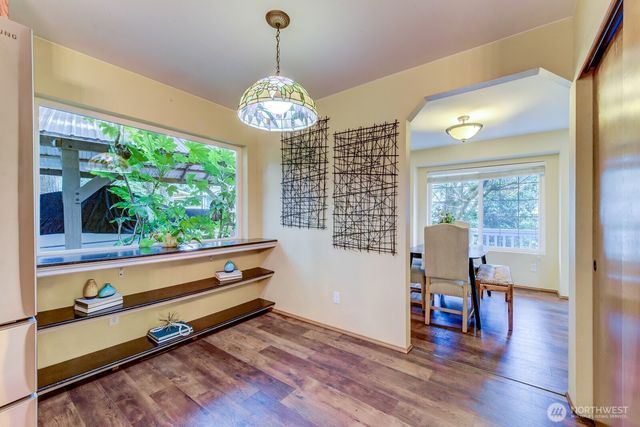 19910 SE 242nd Place, Maple Valley, WA 98038