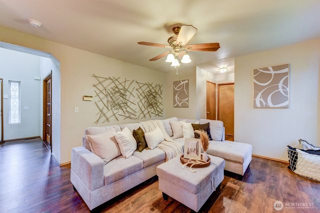 19910 SE 242nd Place, Maple Valley, WA 98038