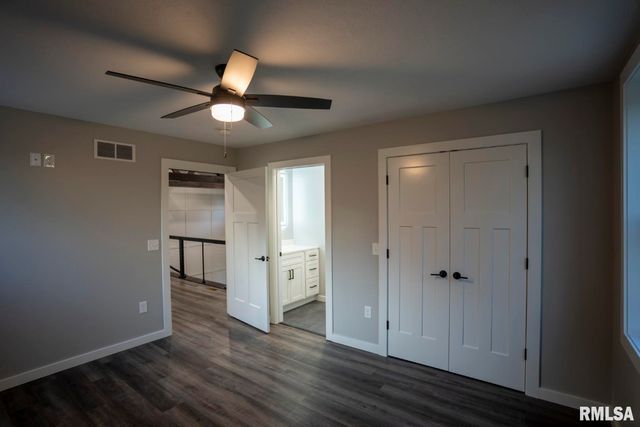 1865 Gravel Springs Circle, Jacksonville, IL 62650