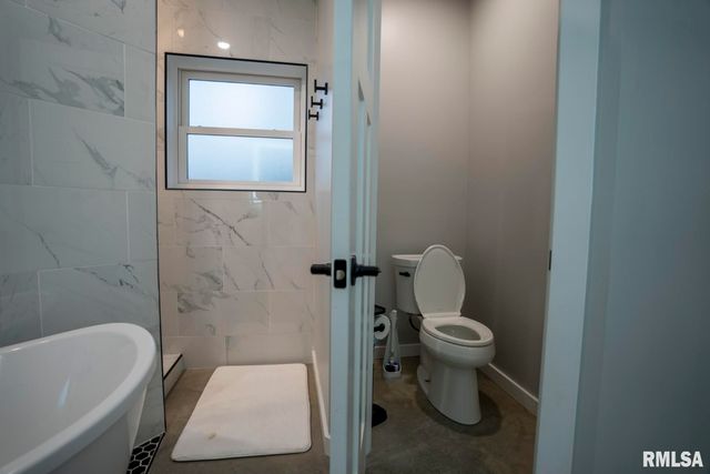 1865 Gravel Springs Circle, Jacksonville, IL 62650