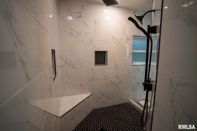 1865 Gravel Springs Circle, Jacksonville, IL 62650