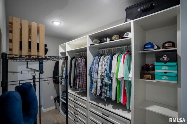 1865 Gravel Springs Circle, Jacksonville, IL 62650