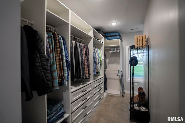 1865 Gravel Springs Circle, Jacksonville, IL 62650