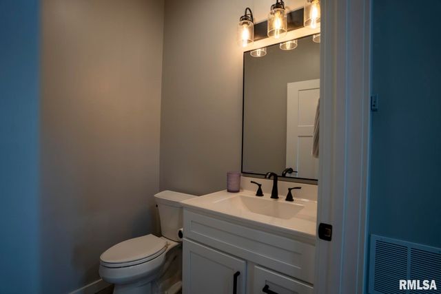 1865 Gravel Springs Circle, Jacksonville, IL 62650