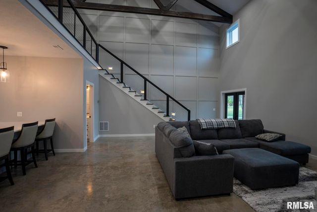 1865 Gravel Springs Circle, Jacksonville, IL 62650