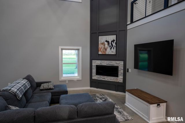 1865 Gravel Springs Circle, Jacksonville, IL 62650