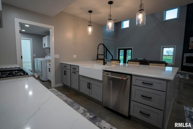 1865 Gravel Springs Circle, Jacksonville, IL 62650