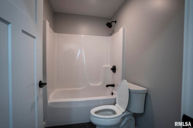 1865 Gravel Springs Circle, Jacksonville, IL 62650