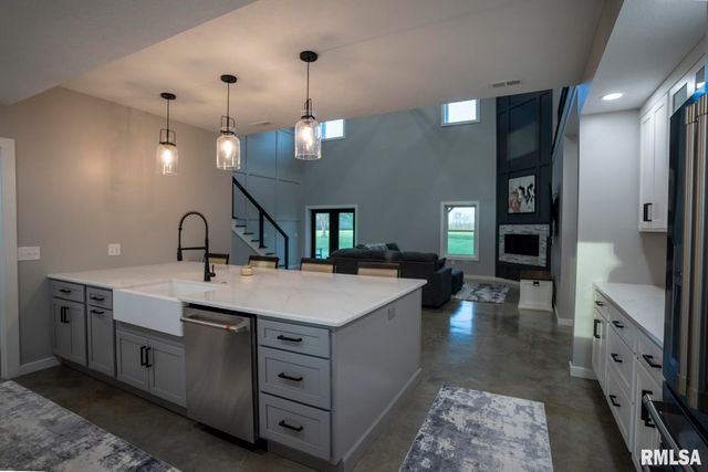 1865 Gravel Springs Circle, Jacksonville, IL 62650