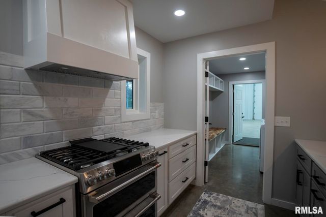 1865 Gravel Springs Circle, Jacksonville, IL 62650