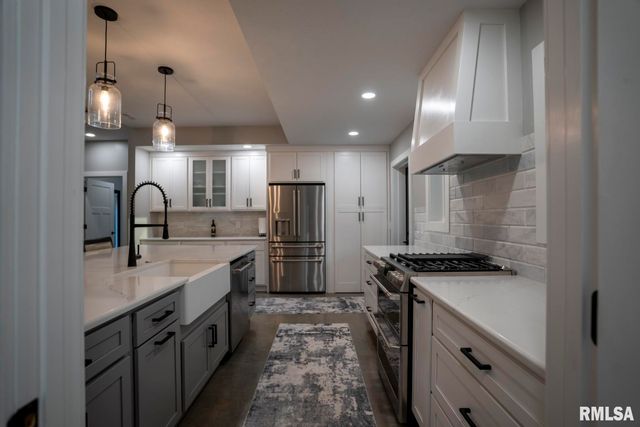 1865 Gravel Springs Circle, Jacksonville, IL 62650