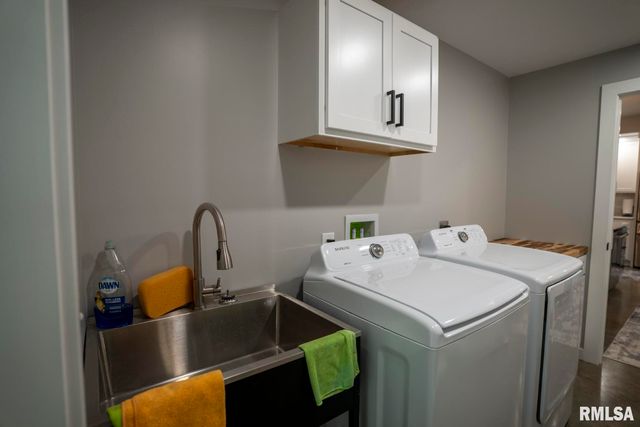 1865 Gravel Springs Circle, Jacksonville, IL 62650