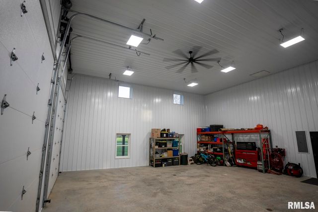 1865 Gravel Springs Circle, Jacksonville, IL 62650