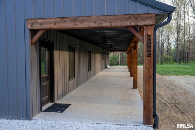 1865 Gravel Springs Circle, Jacksonville, IL 62650