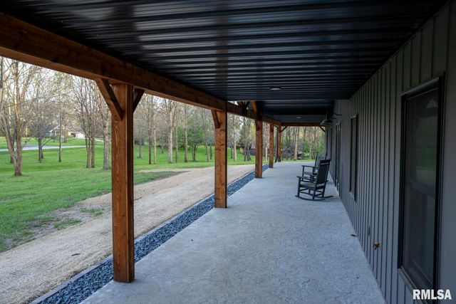 1865 Gravel Springs Circle, Jacksonville, IL 62650