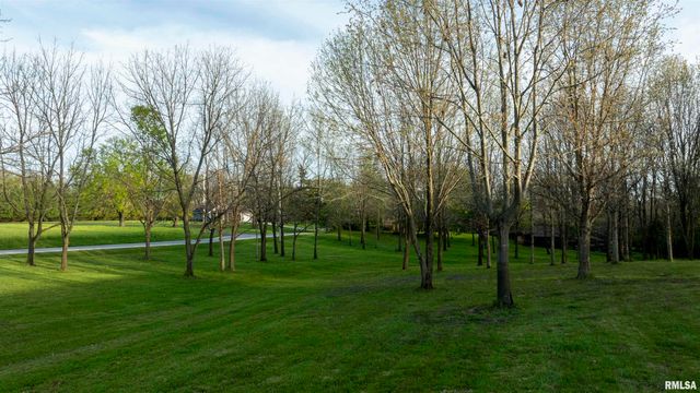 1865 Gravel Springs Circle, Jacksonville, IL 62650