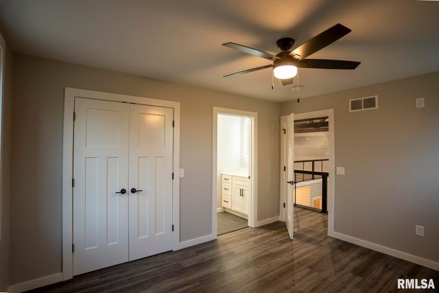 1865 Gravel Springs Circle, Jacksonville, IL 62650