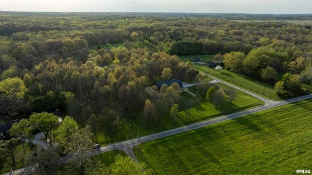 1865 Gravel Springs Circle, Jacksonville, IL 62650