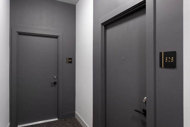 2505 W Farragut Avenue 402, Chicago, IL 60625