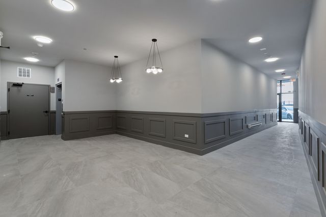 2505 W Farragut Avenue 402, Chicago, IL 60625