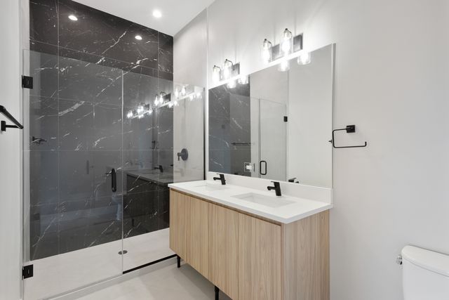 2505 W Farragut Avenue 402, Chicago, IL 60625