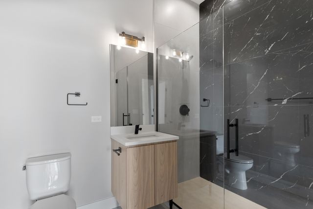 2505 W Farragut Avenue 402, Chicago, IL 60625