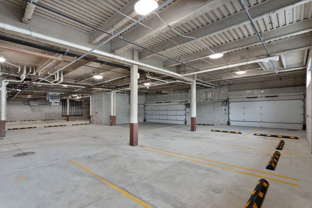 2505 W Farragut Avenue 402, Chicago, IL 60625