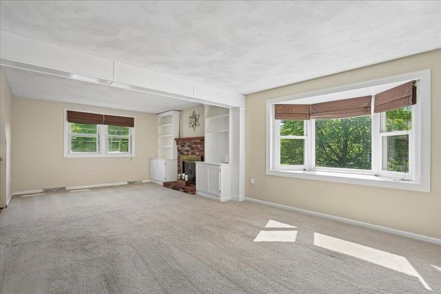 6 Nutmeg Drive, Nashua, NH 03062