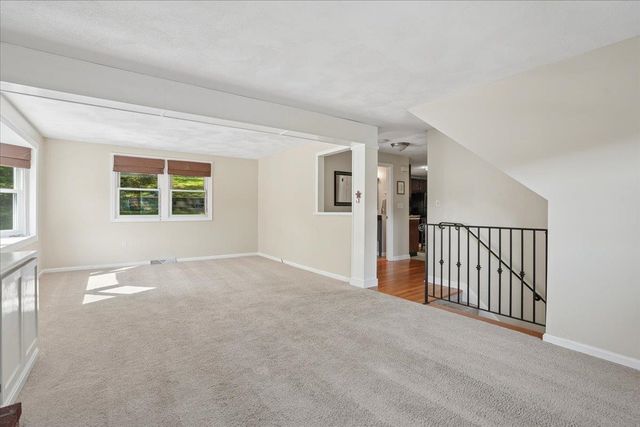 6 Nutmeg Drive, Nashua, NH 03062