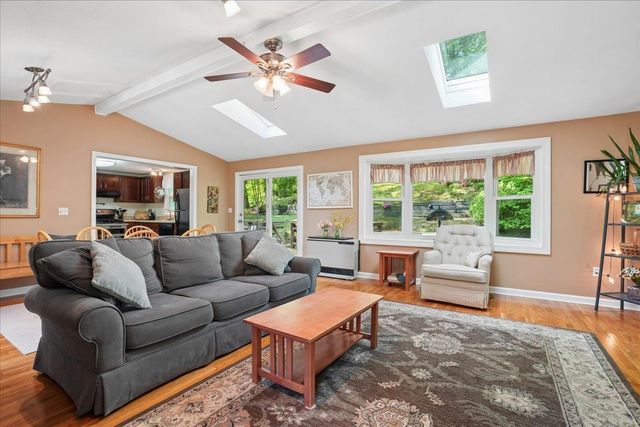 6 Nutmeg Drive, Nashua, NH 03062