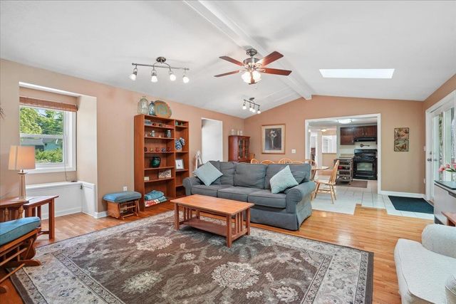 6 Nutmeg Drive, Nashua, NH 03062
