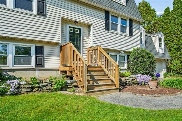 6 Nutmeg Drive, Nashua, NH 03062