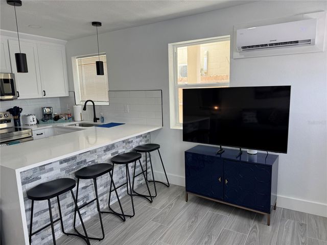 111 86TH AVENUE 1, Treasure Island, FL 33706