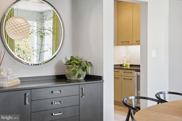 1404 N HERNDON ST, Arlington, VA 22201