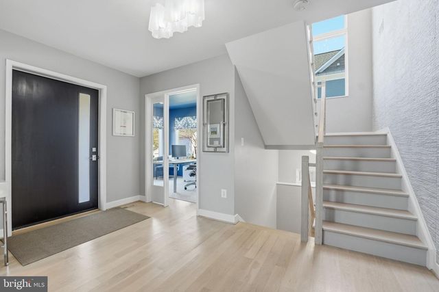 1404 N HERNDON ST, Arlington, VA 22201