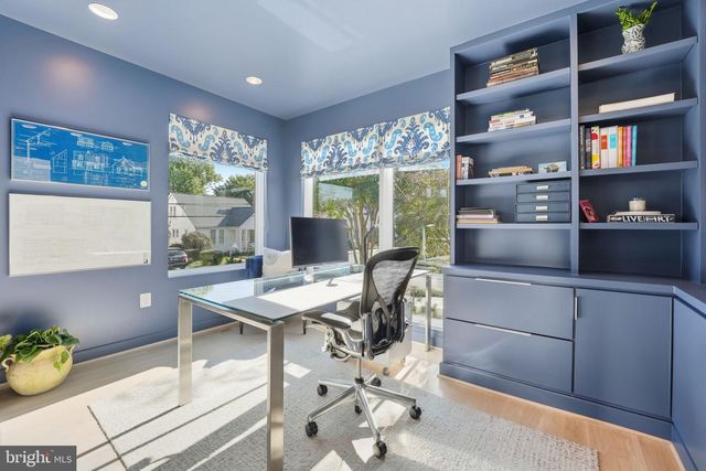 1404 N HERNDON ST, Arlington, VA 22201