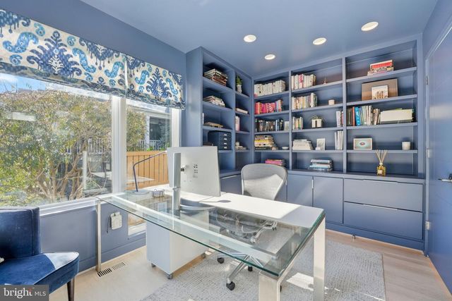 1404 N HERNDON ST, Arlington, VA 22201