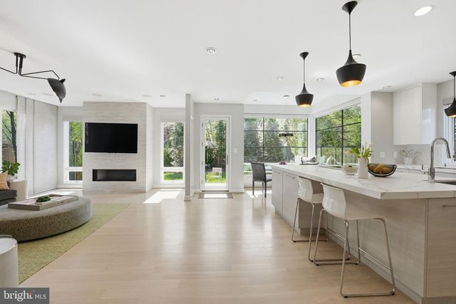 1404 N HERNDON ST, Arlington, VA 22201