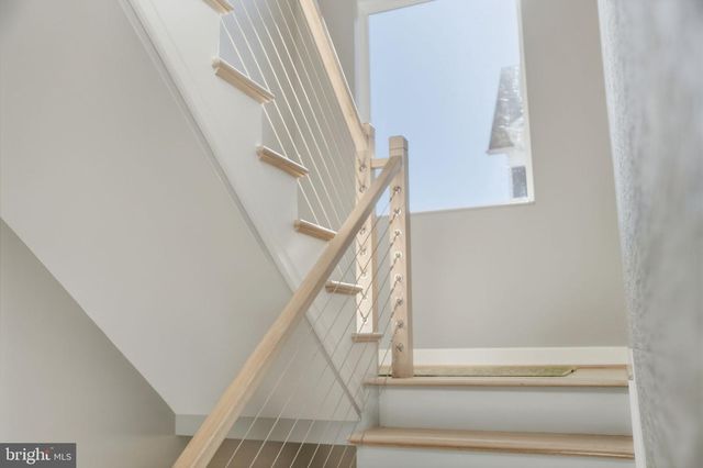 1404 N HERNDON ST, Arlington, VA 22201