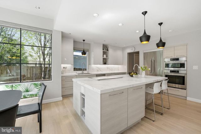 1404 N HERNDON ST, Arlington, VA 22201