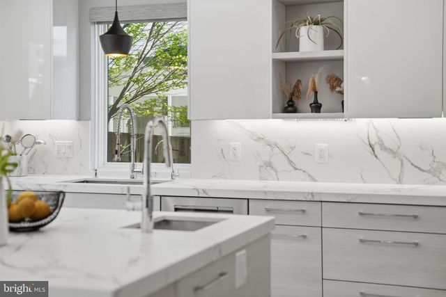 1404 N HERNDON ST, Arlington, VA 22201