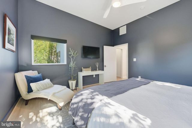 1404 N HERNDON ST, Arlington, VA 22201