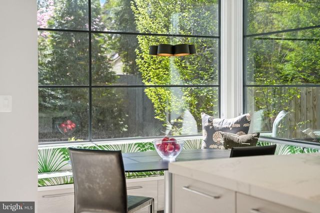 1404 N HERNDON ST, Arlington, VA 22201