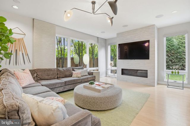 1404 N HERNDON ST, Arlington, VA 22201