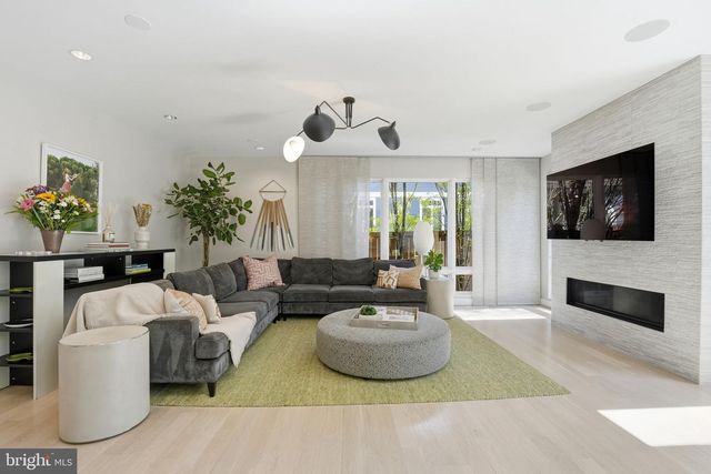 1404 N HERNDON ST, Arlington, VA 22201