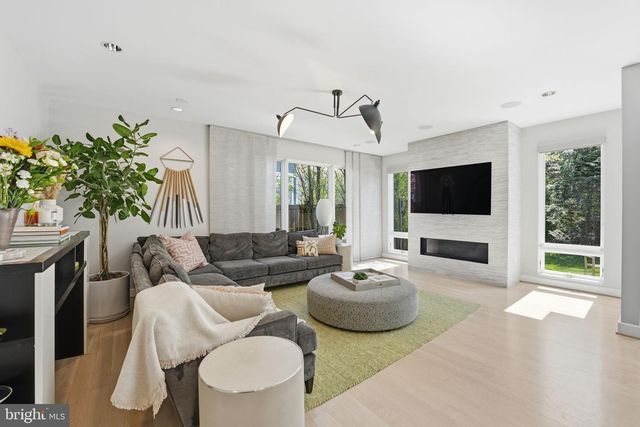 1404 N HERNDON ST, Arlington, VA 22201