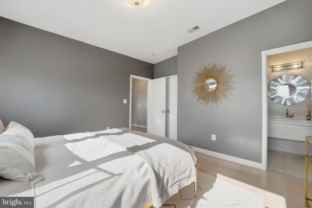 1404 N HERNDON ST, Arlington, VA 22201