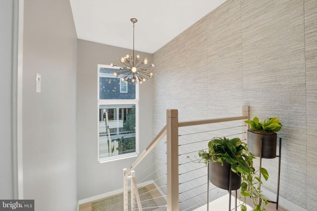 1404 N HERNDON ST, Arlington, VA 22201